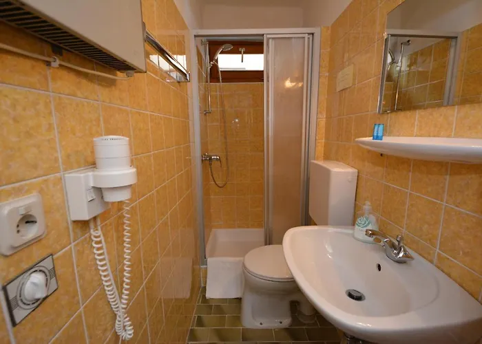 Haus Kleineisen By Chatel Reizen Oda ve Kahvaltı *